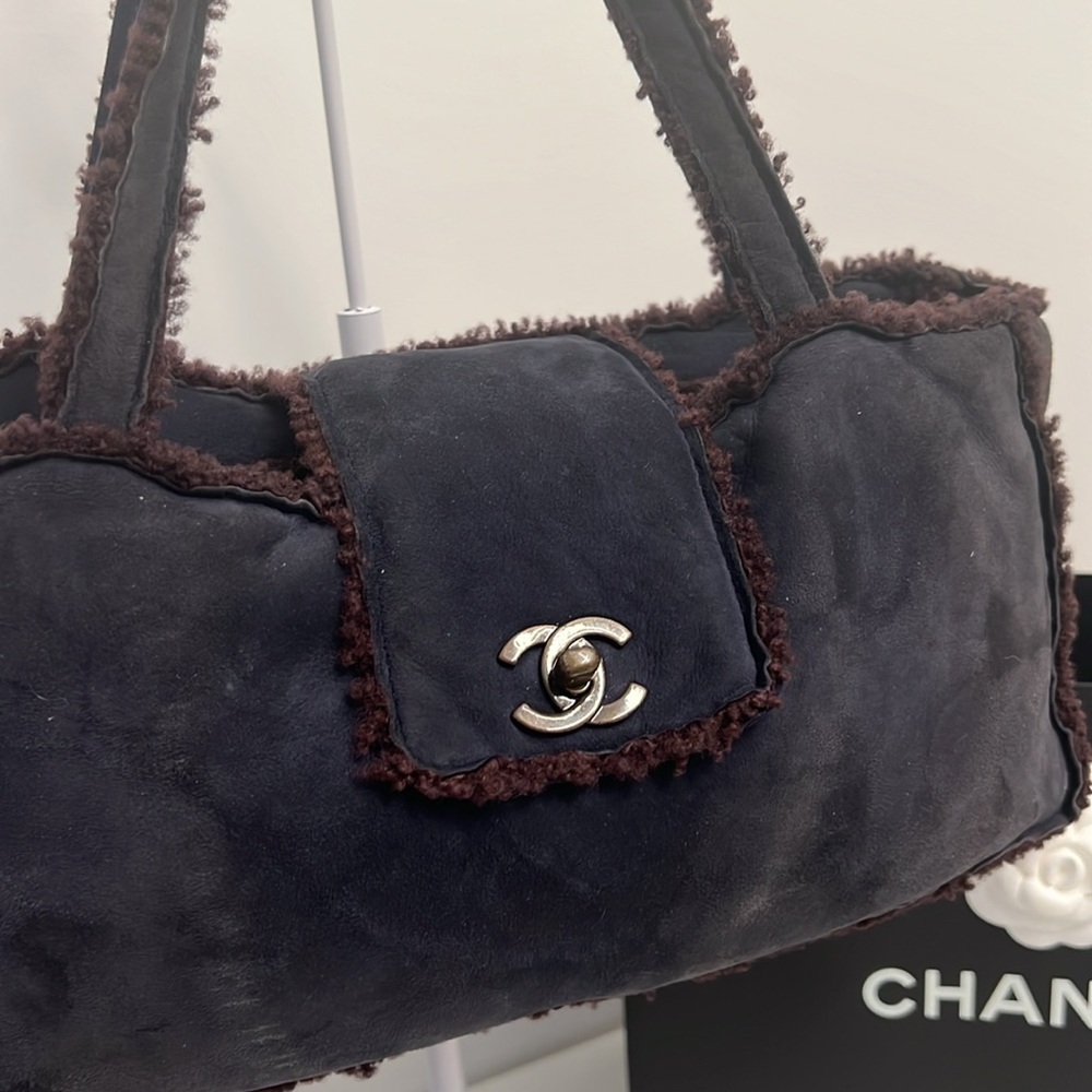 CHANEL Shearling Bag Navy Brown with gunmetal color Hardware 12.5”x6”x2.5” - Picture 3 of 12